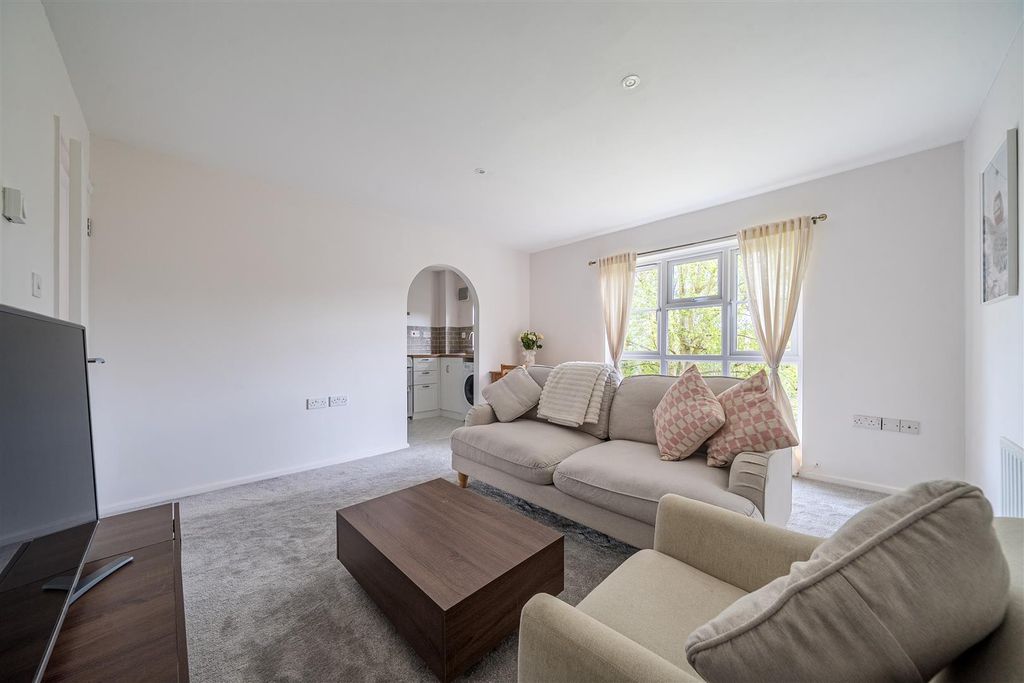 Property photo 2 of 20 Living Room