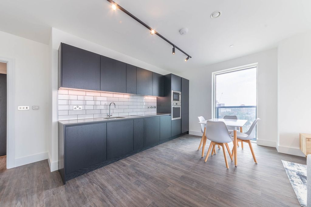 Property photo 3 of 28