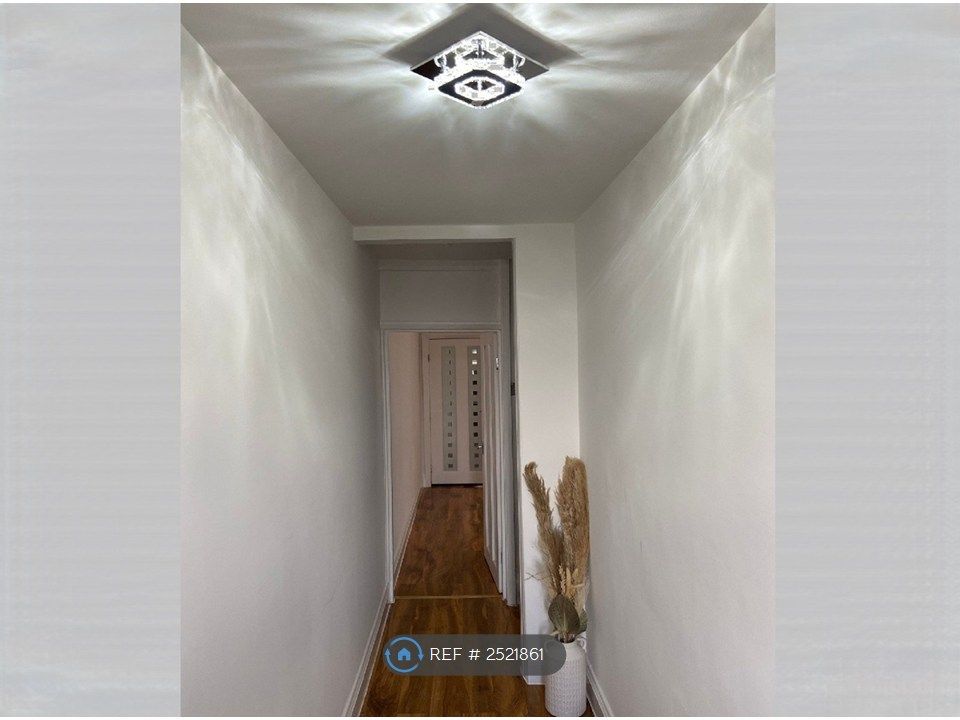 Property photo 2 of 10 Entrance Hallway
