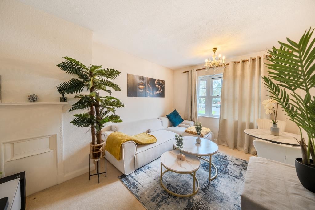 Property photo 2 of 11 Living Area