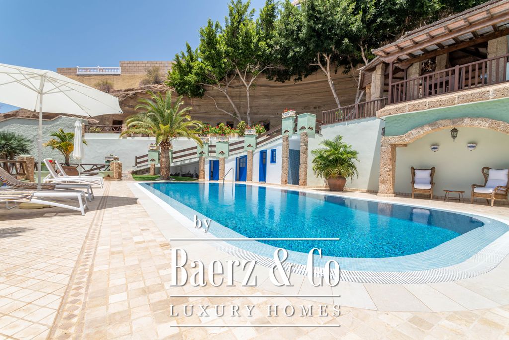 Property photo 1 of 77
