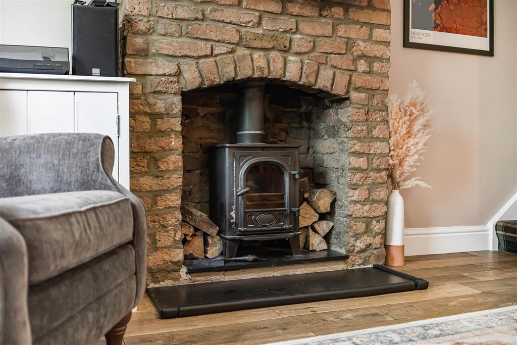 Property photo 3 of 18 10_77829.Jpg