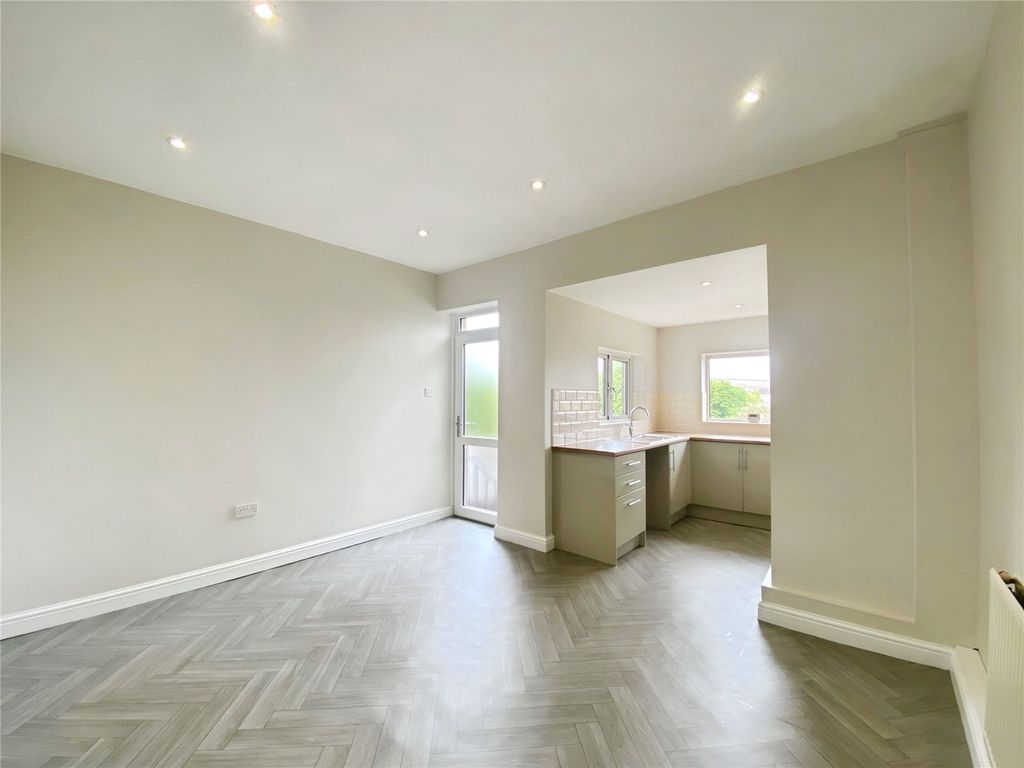 Property photo 2 of 16 Picture No. 12