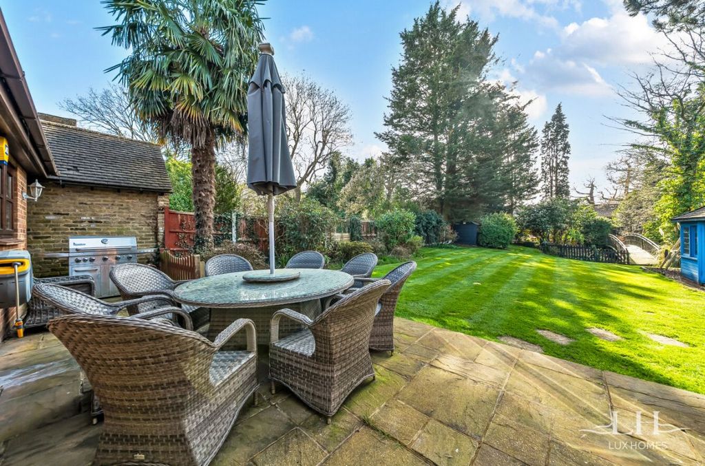 Property photo 3 of 34