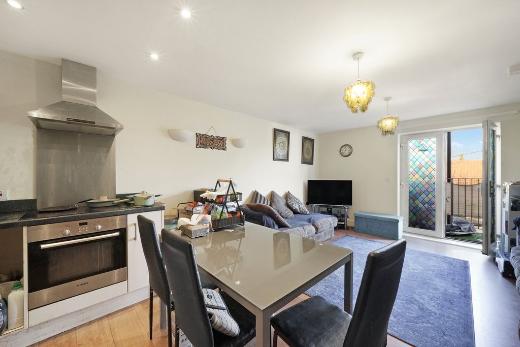 Property photo 3 of 9