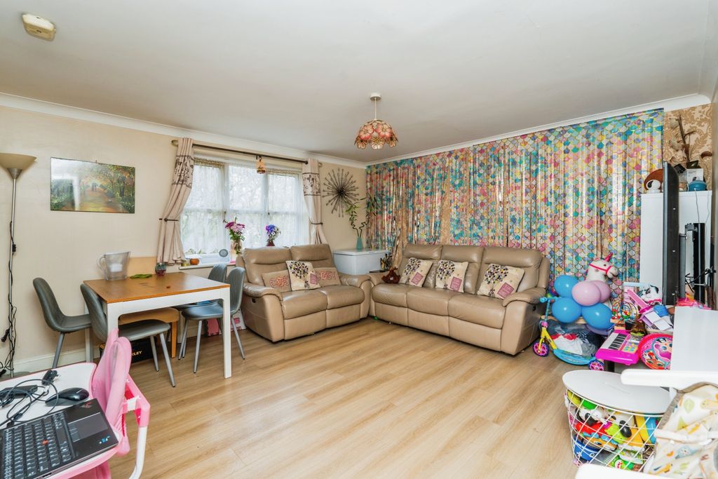 Property photo 3 of 17 Photography