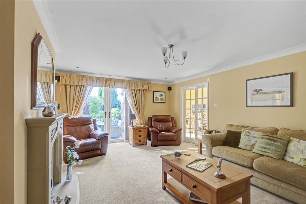 Property photo 3 of 40 Lounge