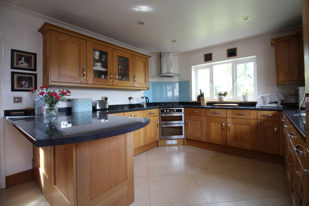 Property photo 3 of 19 Photo 17