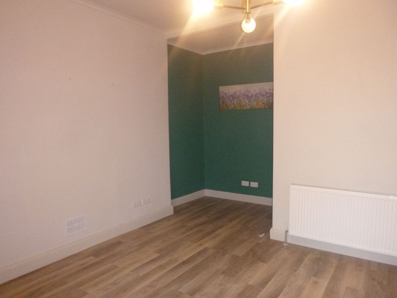 Property photo 3 of 12 Lounge