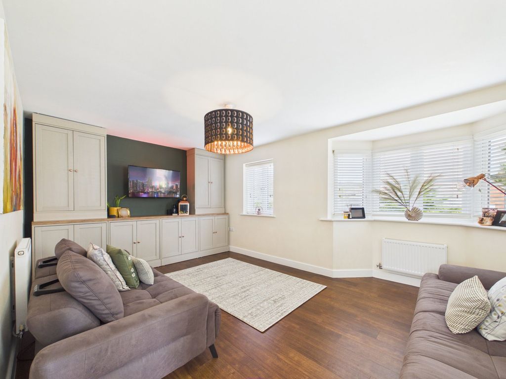 Property photo 3 of 28