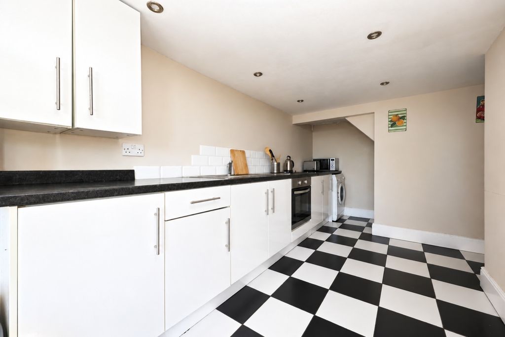 Property photo 2 of 16 5445341