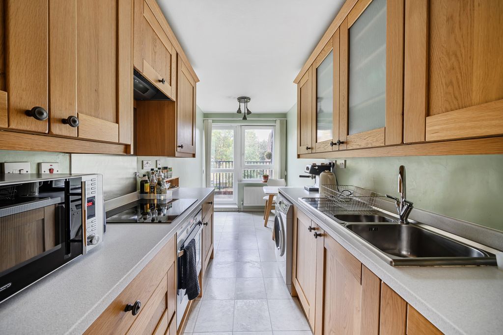 Property photo 2 of 19 Kitchen