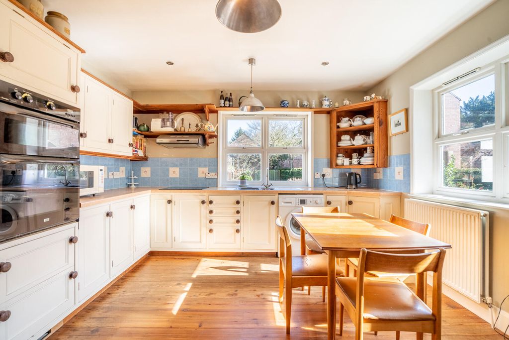 Property photo 2 of 19 Kitchen