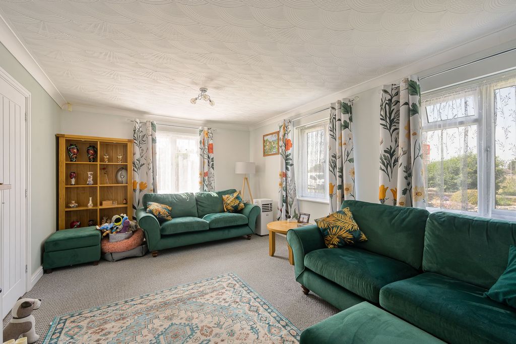 Property photo 2 of 31