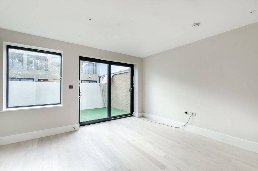 Property photo 3 of 5