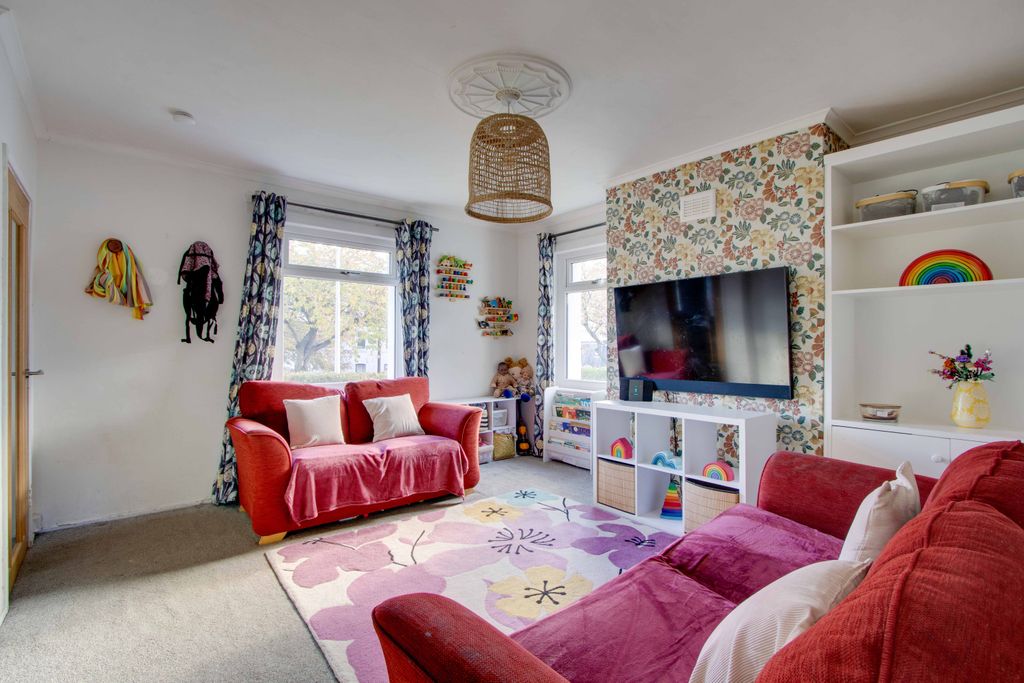 Property photo 2 of 18