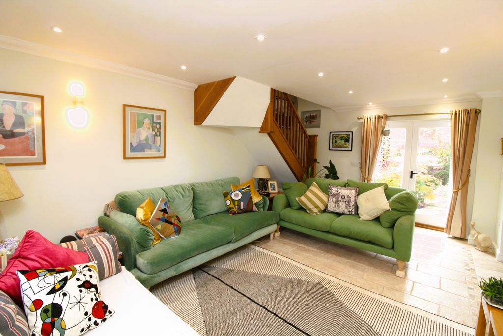 Property photo 3 of 23 Img_2011