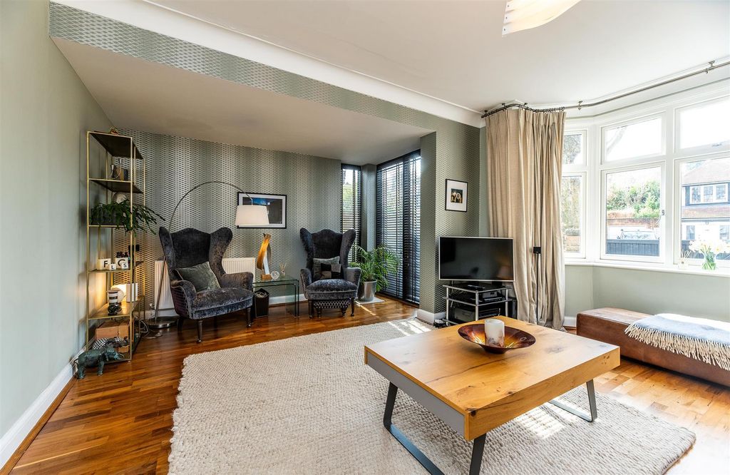 Property photo 3 of 26 59 Tavistock Drive 035