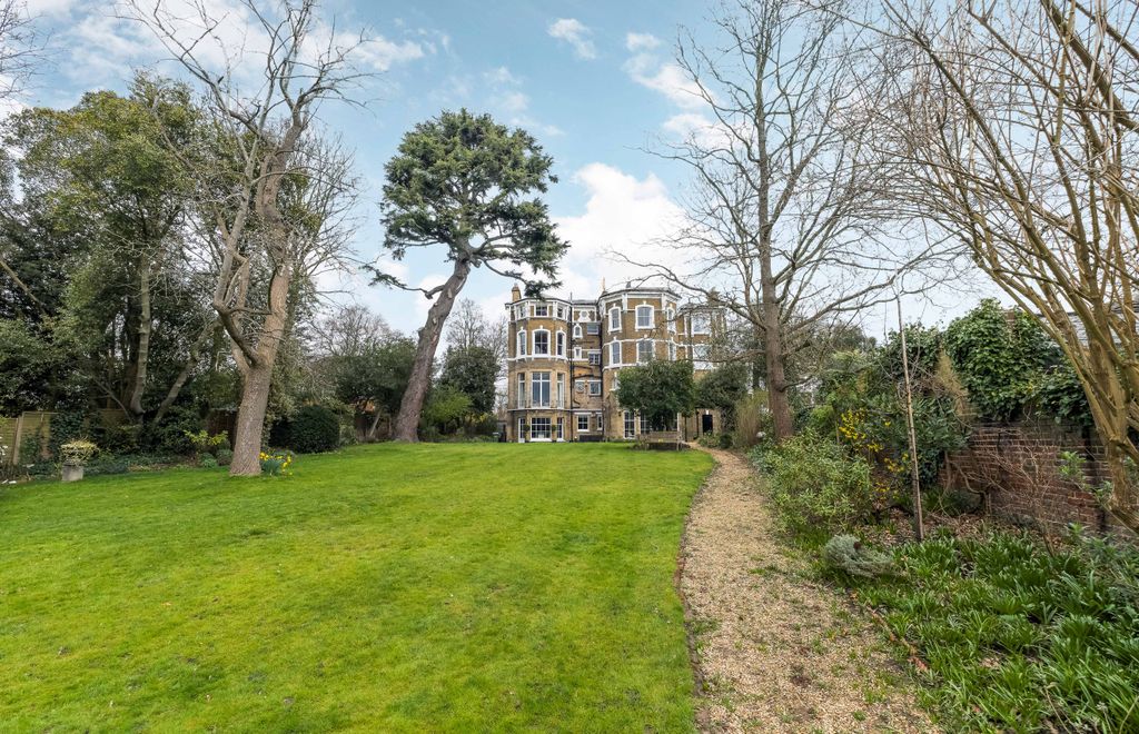 Property photo 2 of 19