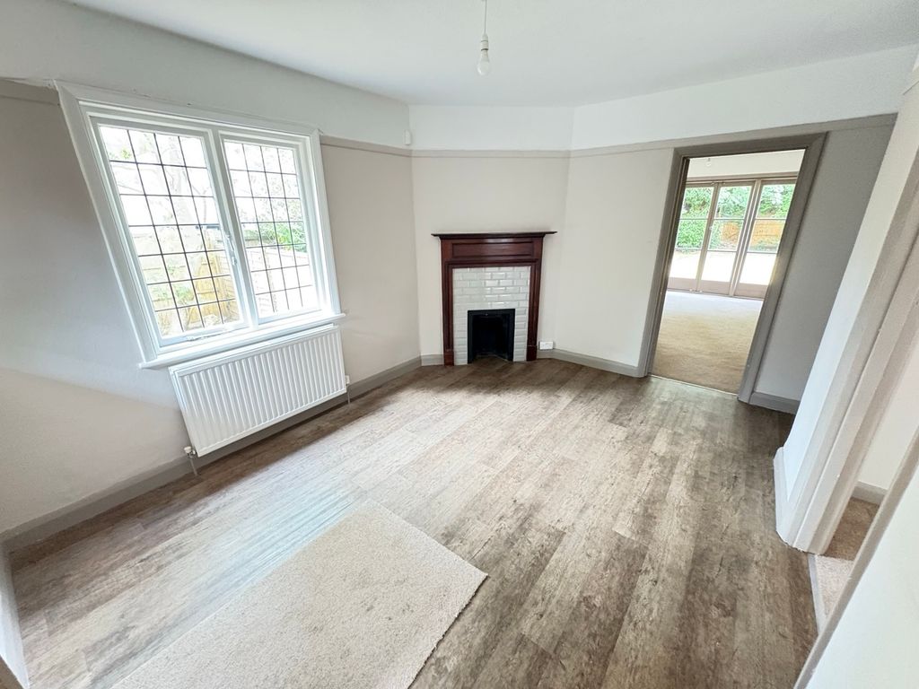 Property photo 2 of 13 Entrance Hall