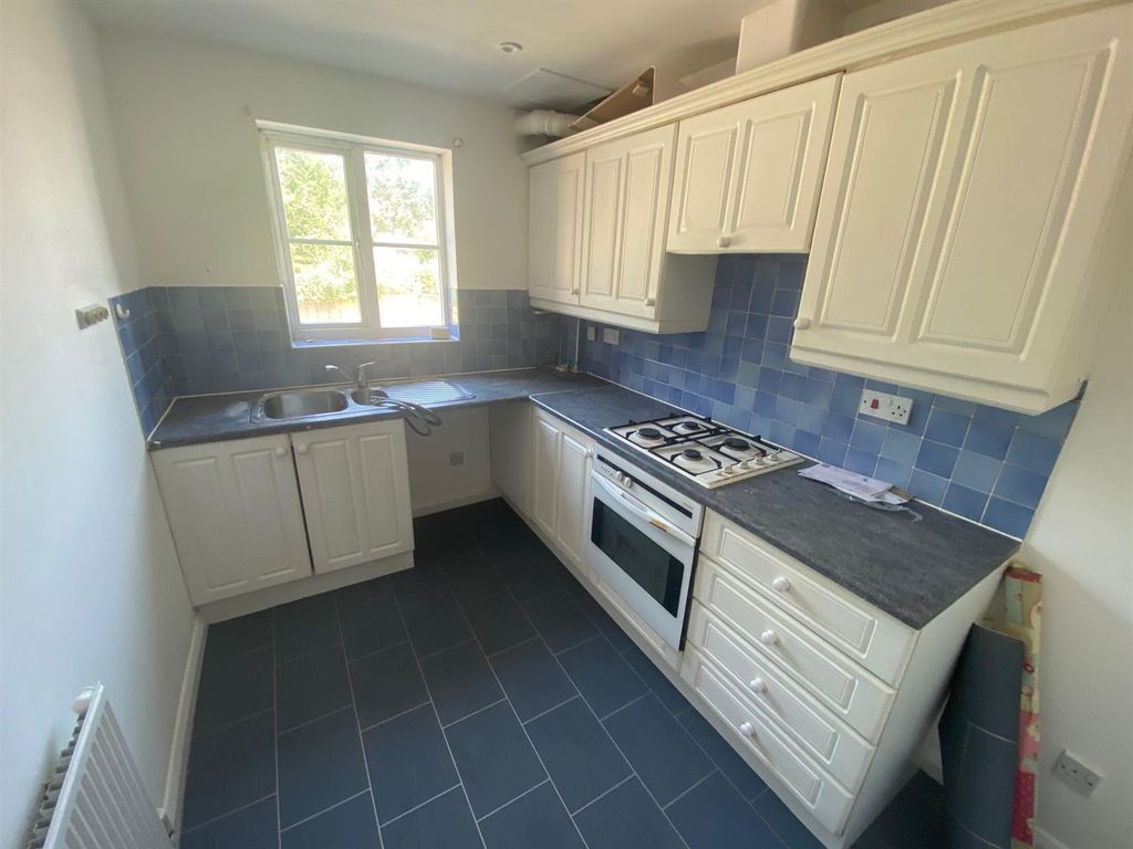 Property photo 2 of 8 Kitchen.Jpg