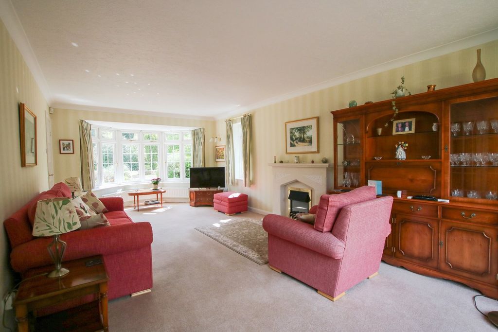 Property photo 2 of 20