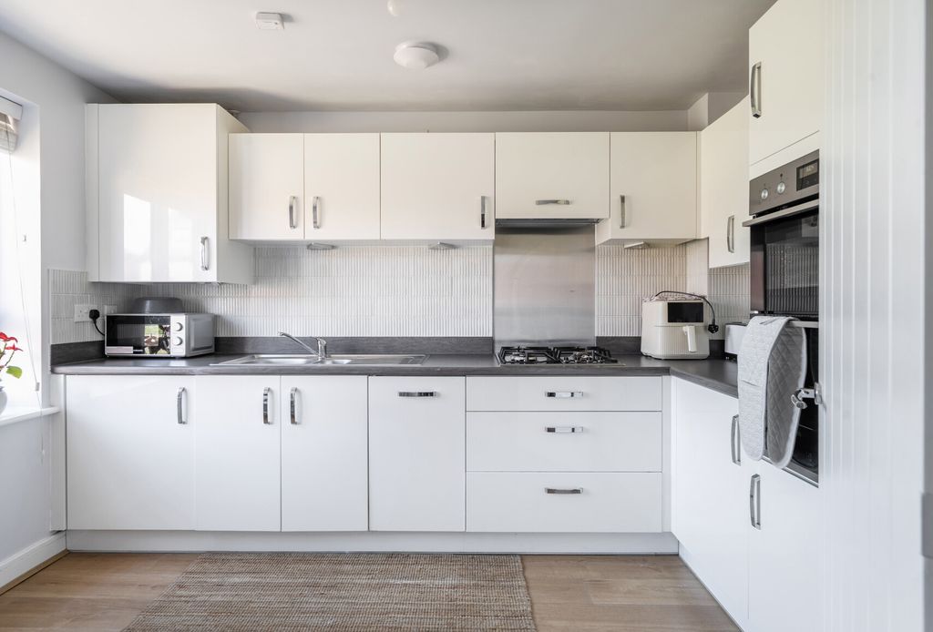 Property photo 2 of 19 Kitchen