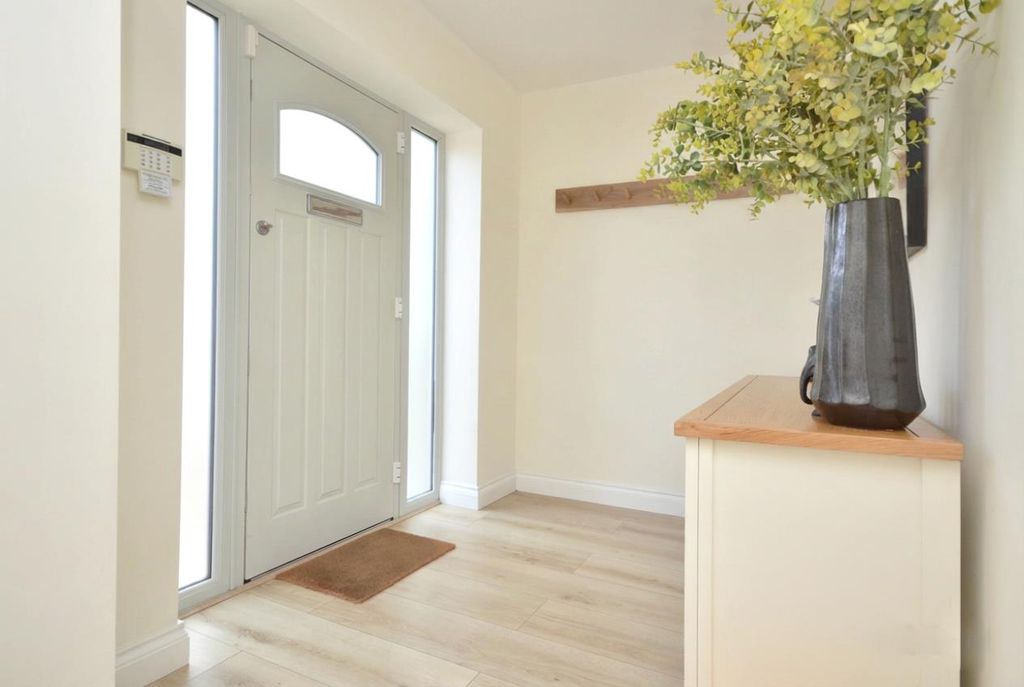 Property photo 2 of 28 Hallway