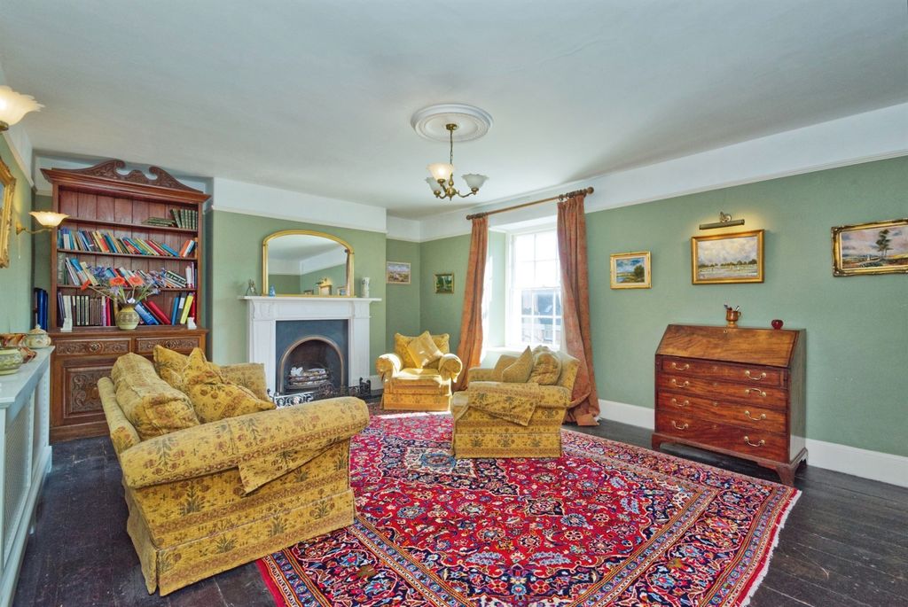 Property photo 2 of 21