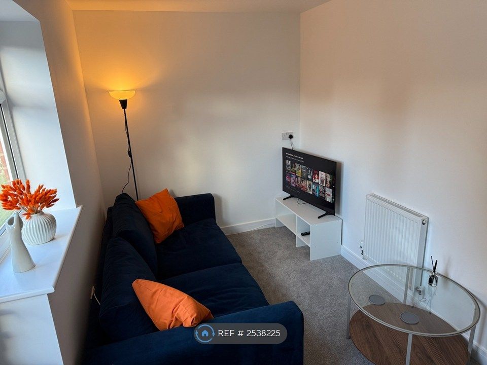 Property photo 1 of 8 Shared Lounge