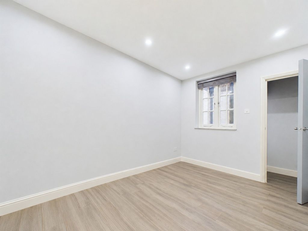 Property photo 2 of 14 962953