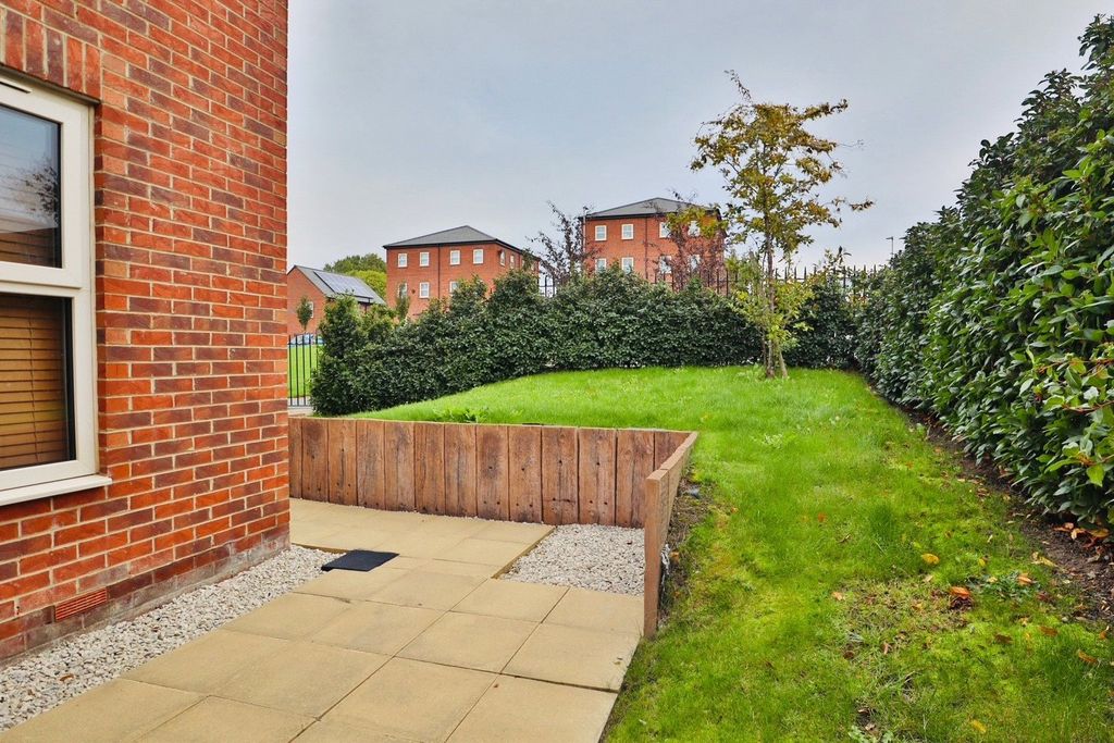 Property photo 3 of 17 Garden