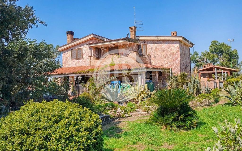 Property photo 2 of 18