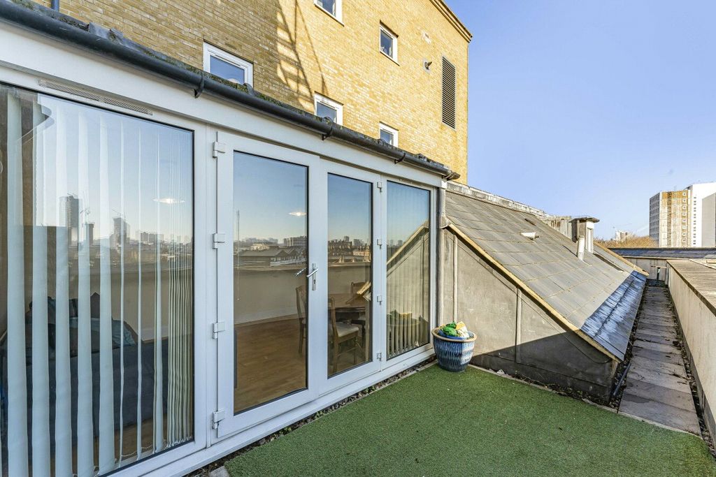 Property photo 2 of 15 Balcony