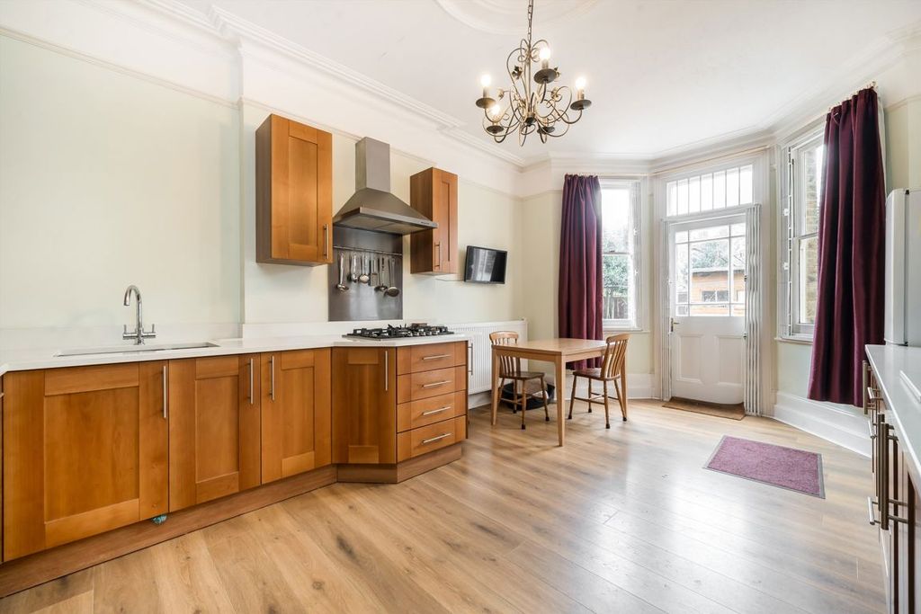 Property photo 2 of 8