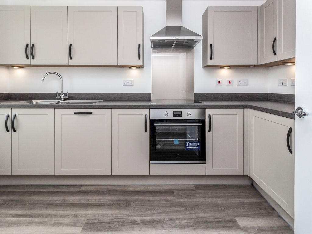 Property photo 3 of 23 Picture No. 11