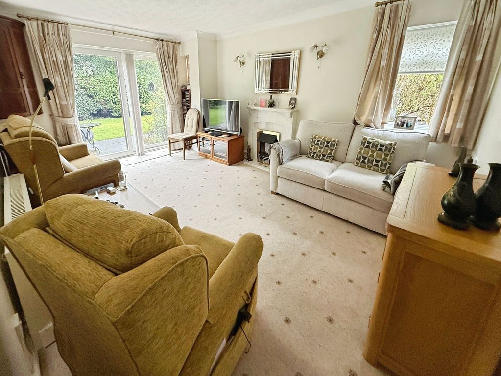 Property photo 3 of 18 Lounge Diner