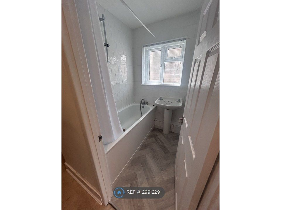 Property photo 2 of 15 Bathroom