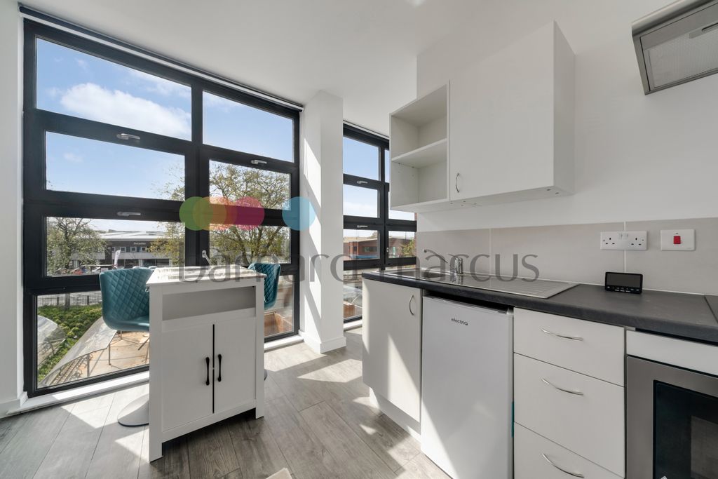 Property photo 3 of 9 Kitchen