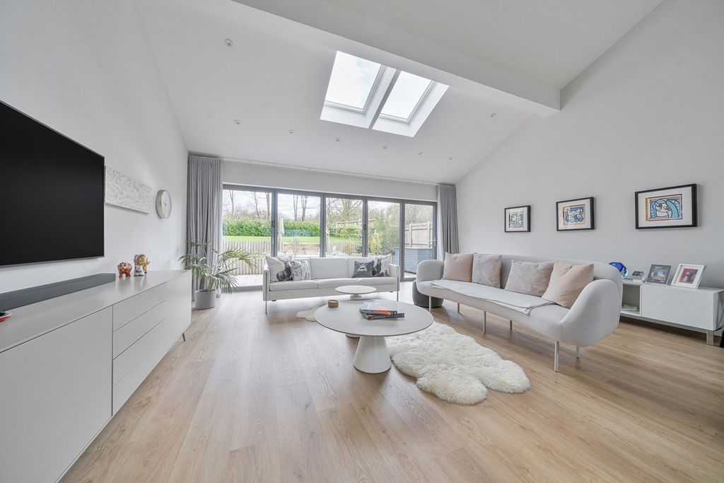Property photo 1 of 18 1430141-14-69B808...