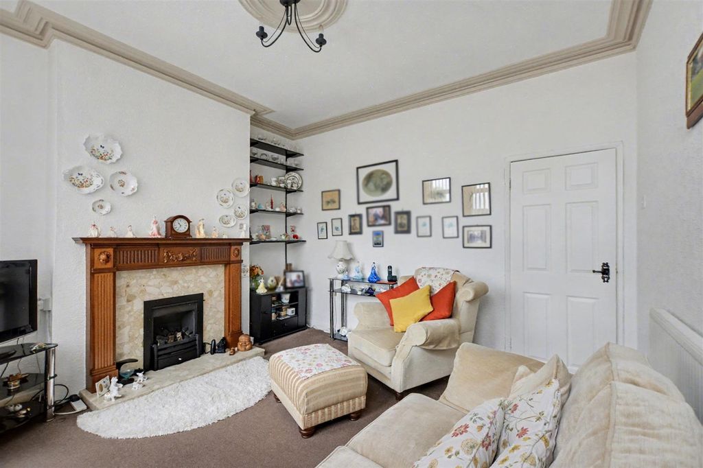 Property photo 3 of 18 Lounge_1.Jpeg