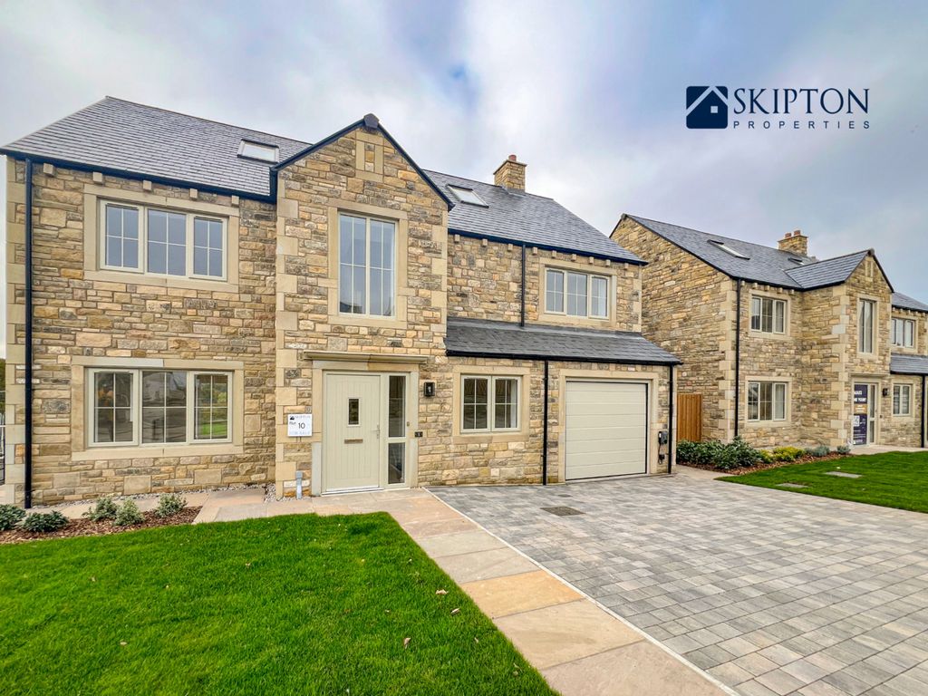 Property photo 1 of 32