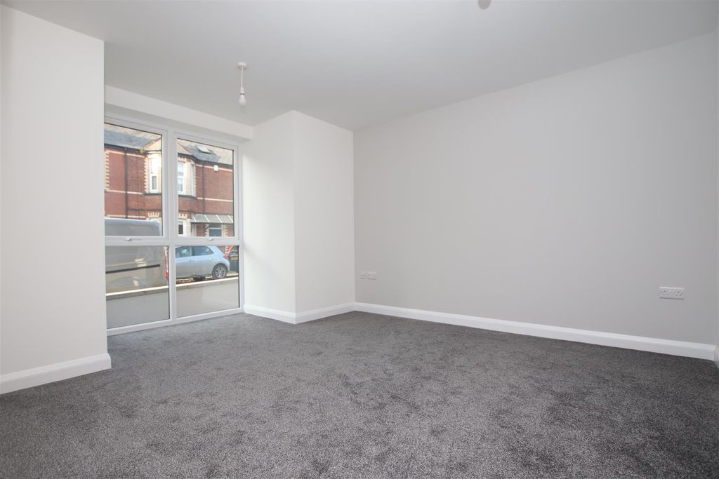 Property photo 3 of 17 Living Room.Jpg