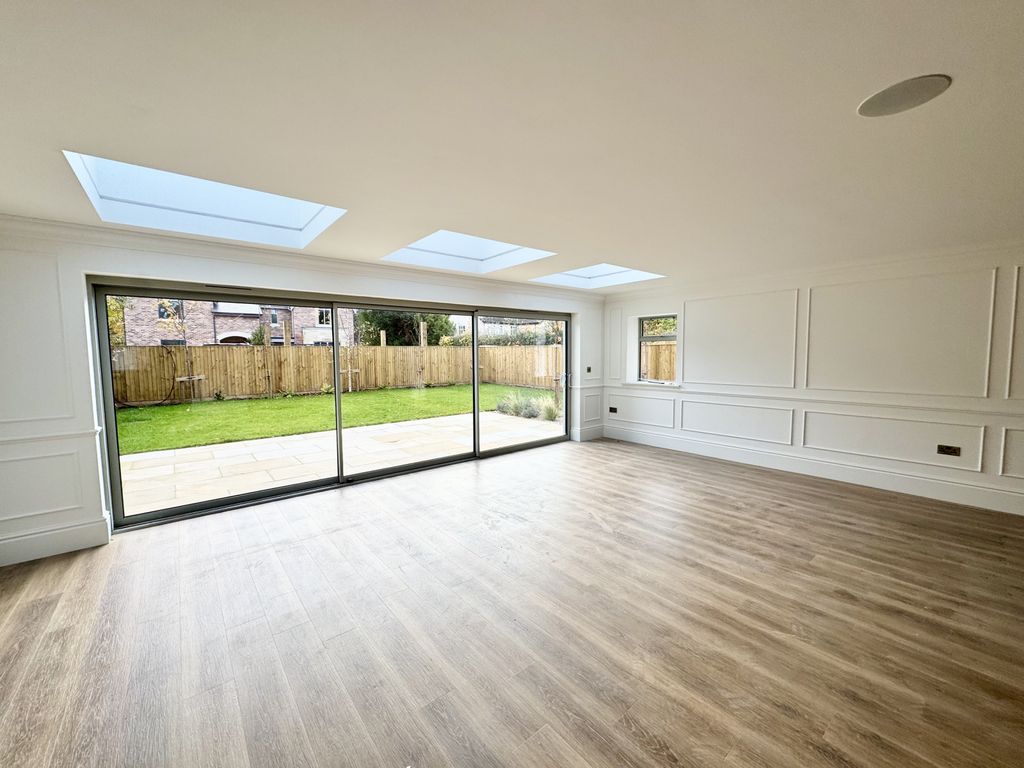 Property photo 3 of 34 Gallery