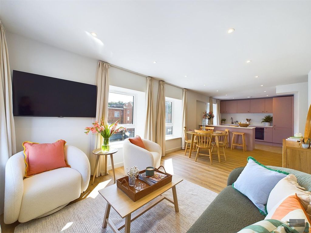 Property photo 3 of 21 Cam02887G0-Pr0219-Still017.Jpg