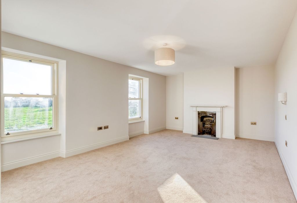 Property photo 3 of 41