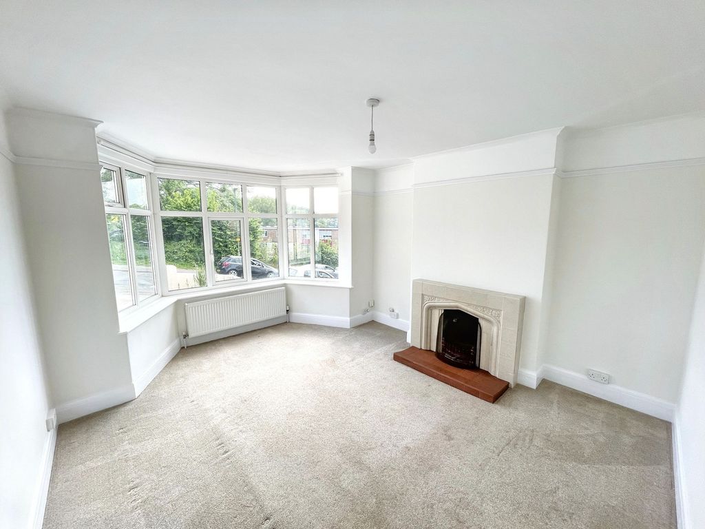 Property photo 2 of 28