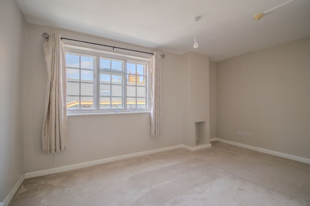 Property photo 2 of 6 4660494