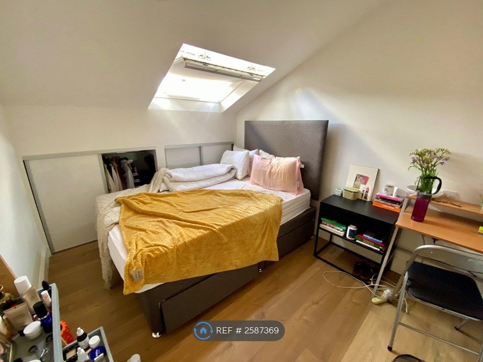 Property photo 2 of 8 Upper Bedroom