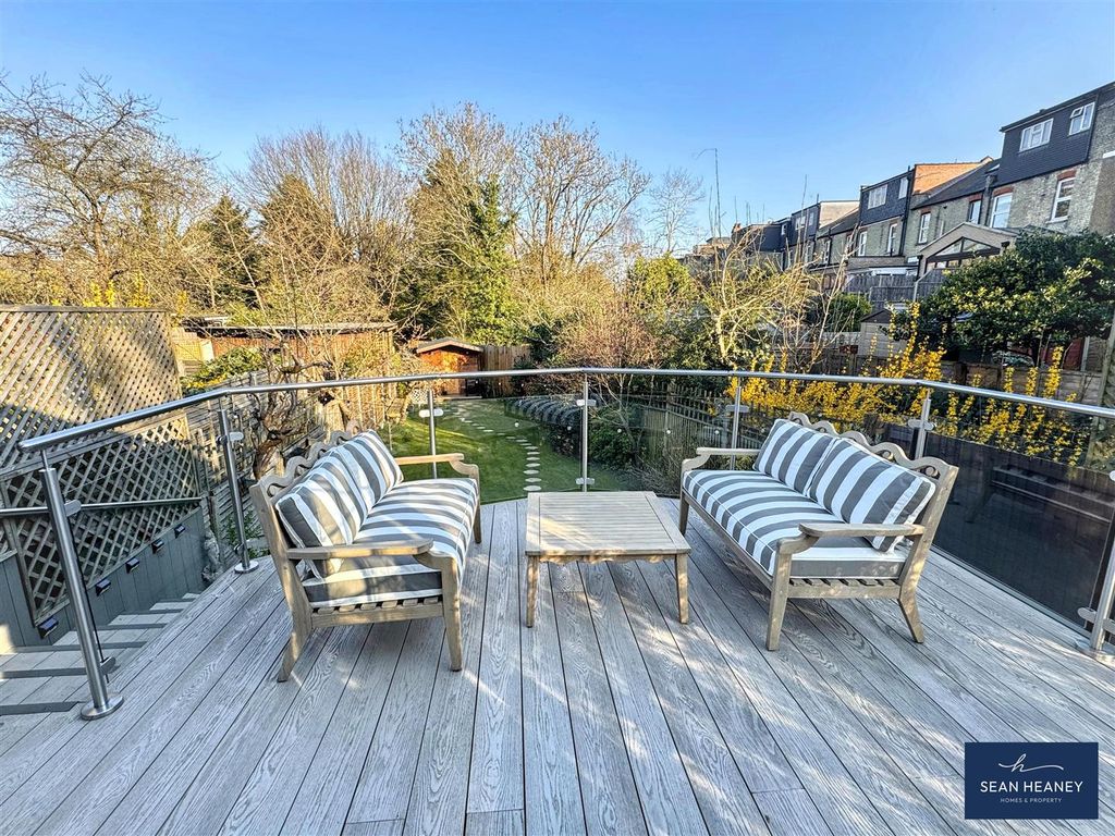 Property photo 2 of 33